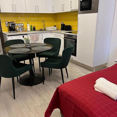 Center Apartman In The Famous Hajos Street Budapest Exteriör bild